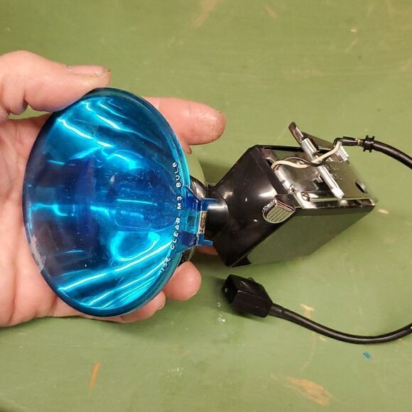 Mid 20th Century Foldable Polaroid Land Automatic Camera Model 100 - Picture 8 of 12